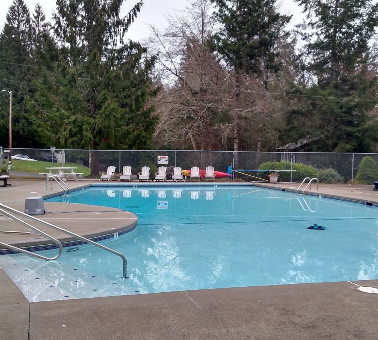 shorecrest-community-pool-photo